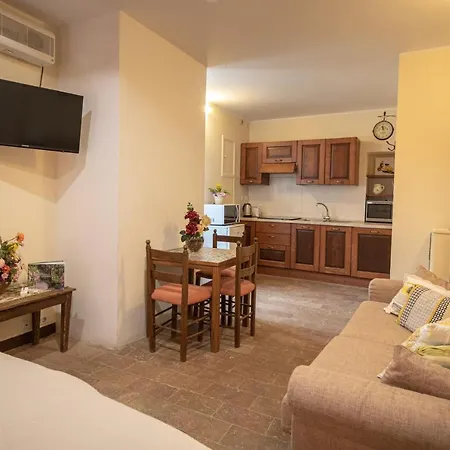 Monolocale Vicino Rocca Maggiore アパート